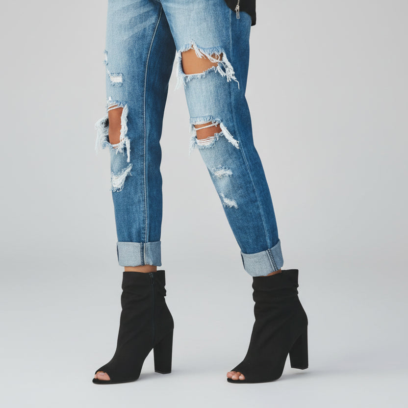 Stylish women’s ripped jeans edgy denim design